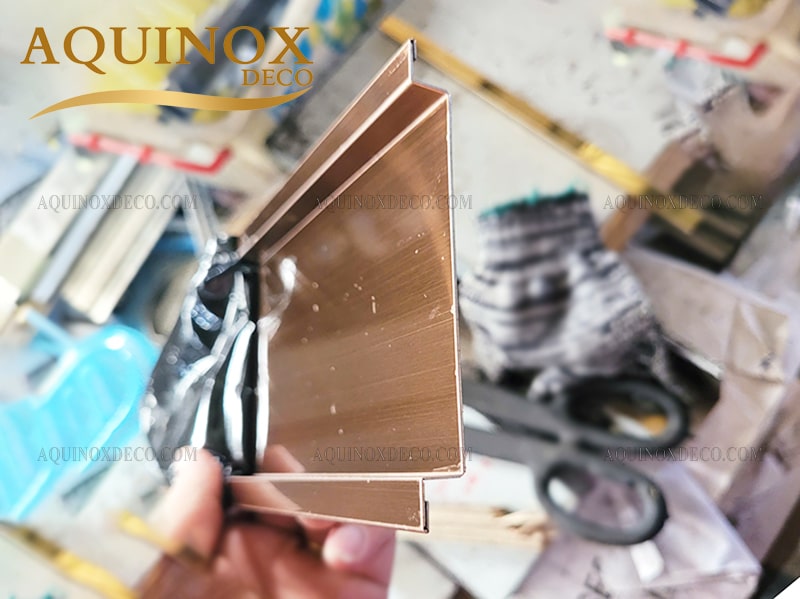 Len Tường Inox Len Chân Tường Inox